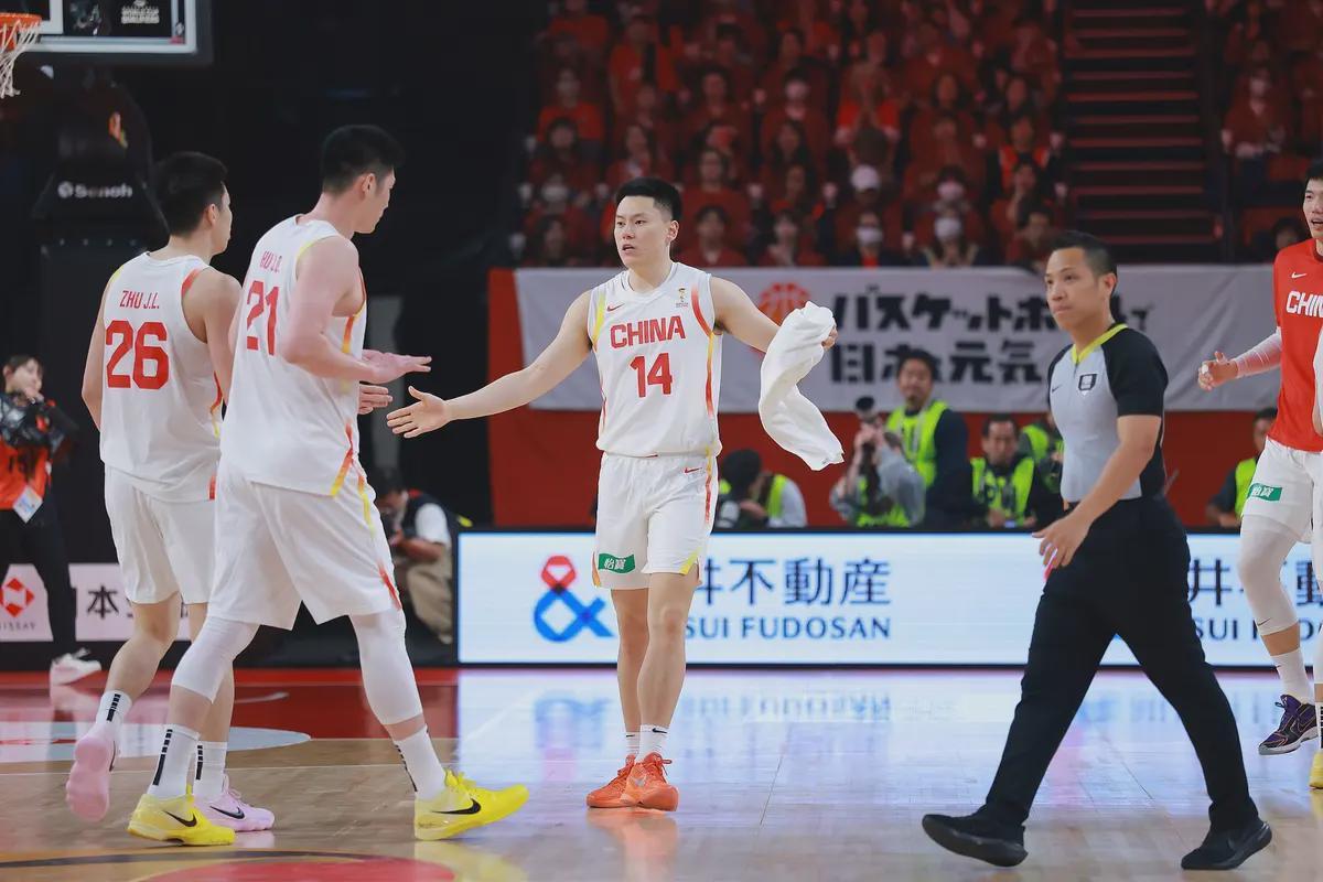 8868体育官网-11分绝境逆转！李弘权+21正负值暗藏玄机，中国男篮赢在哪？